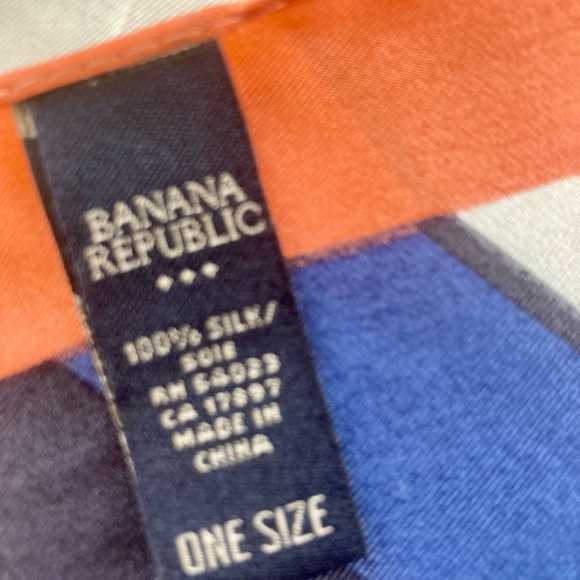 Banana Republic vintage silk scarf - Picture 3 of 11
